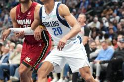 九游体育-表现优异引发热议！，德罗巴在独行侠比赛中战术调整热度持续攀升的简单介绍