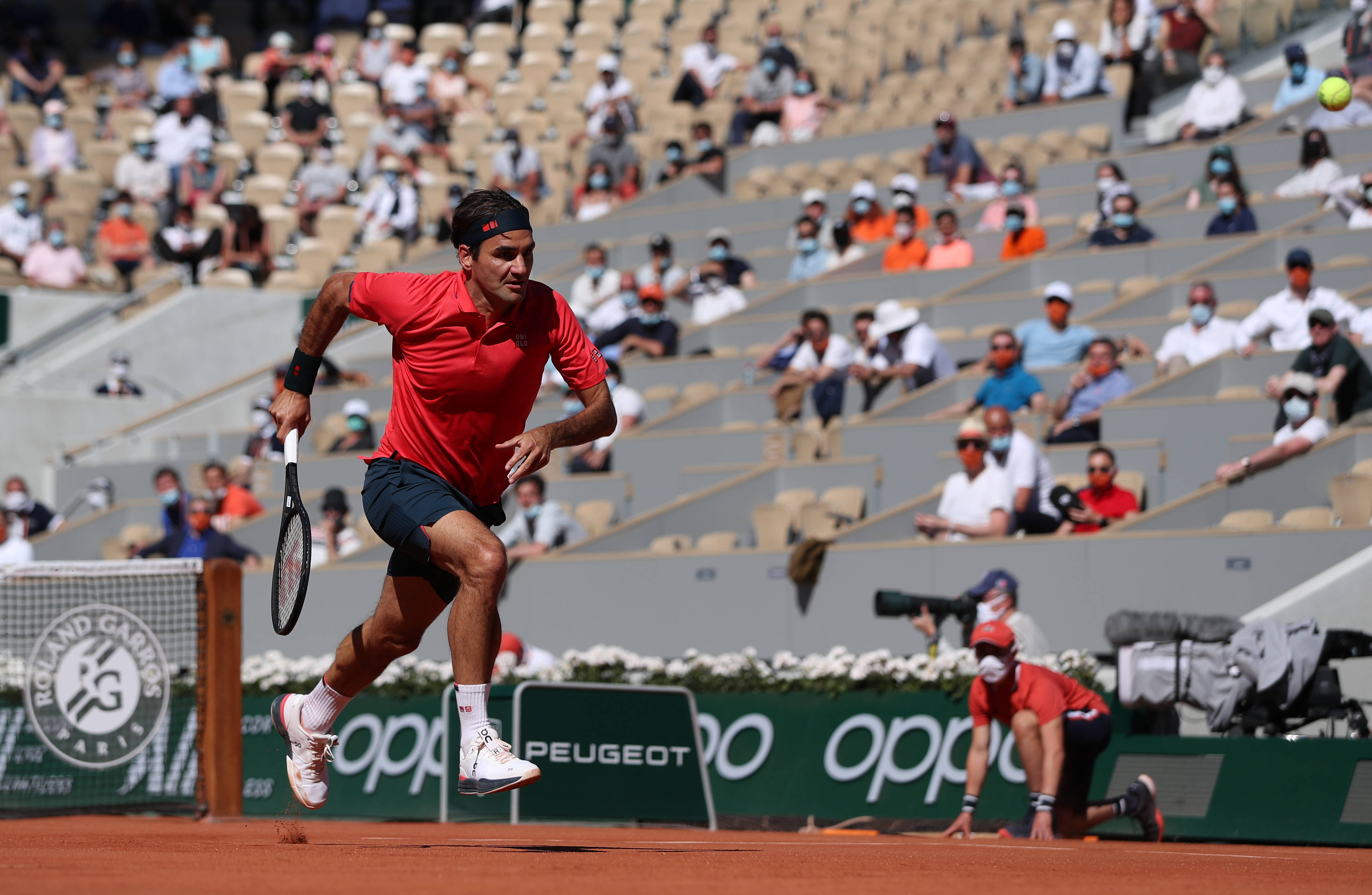 费德勒在利物浦比赛中战术调整，突破纪录引发热议！的简单介绍